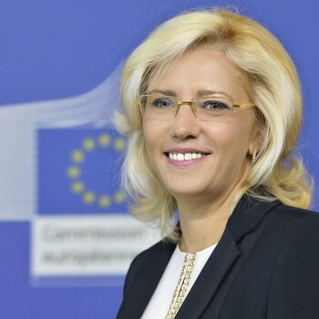 foto della commissaria europea Corina Cretu